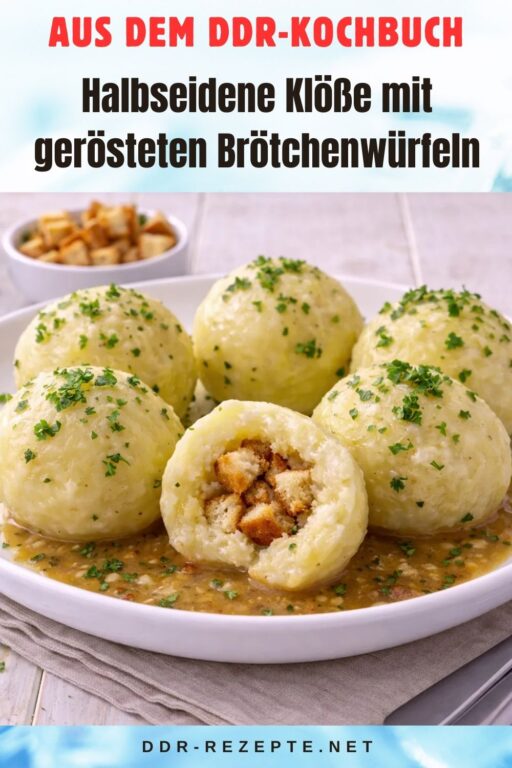 Halbseidene Klöße mit gerösteten Brötchenwürfeln