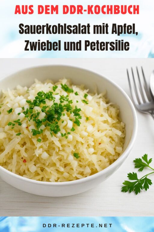 Sauerkohlsalat mit Apfel, Zwiebel und Petersilie