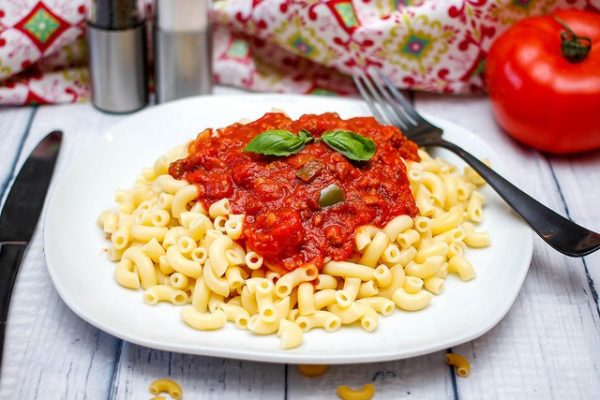 Makkaroni mit Tomatensoße » DDR-Rezept » einfach &amp; genial!