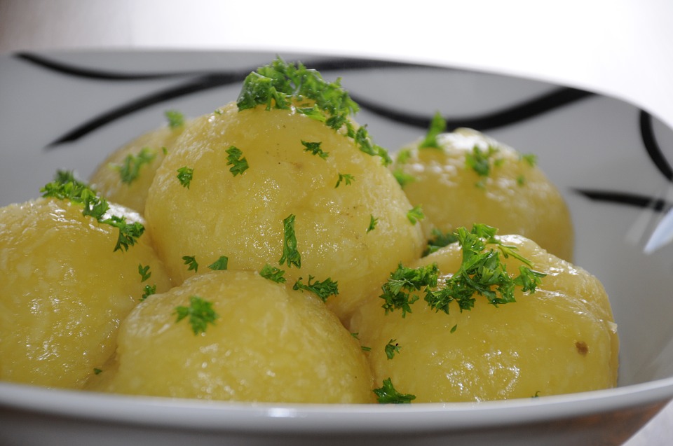 Klöße aus gekochten Kartoffeln (Kartoffelklöße)