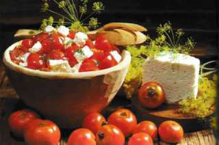 Tomaten-Schafskäse-Salat