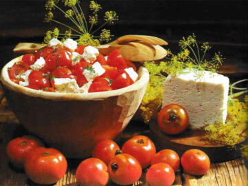 Tomaten-Schafskäse-Salat