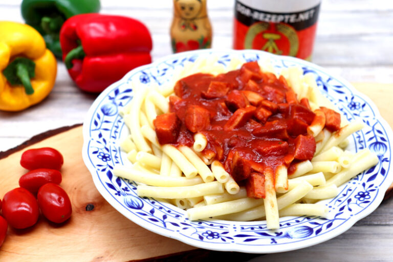 DDR-Klassiker Neu Entdeckt: Makkaroni mit Tomatensoße Rezept DDR-Klassiker Neu Entdeckt: Makkaroni mit Tomatensoße Rezept