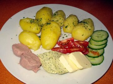 Pellkartoffeln mit Leberwurst & Butter