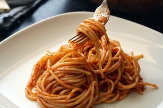 Spaghetti mit salsa di pomodoro