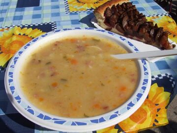 Kartoffelsuppe mit Speck und Krusteln