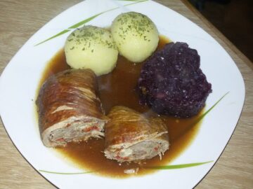 Schweinerouladen mit Hackfleisch-Paprika-Füllung