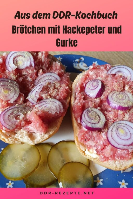 Brötchen mit Hackepeter und Gurke