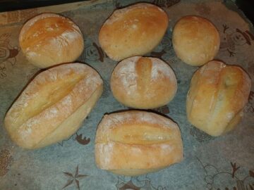 Dinkel-Buttermilchbrötchen