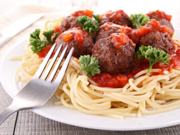 Spaghetti mit Fleischklößchen