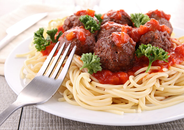 Herzhafte Spaghetti mit Fleischklößchen – Ein Klassiker für die ganze ...