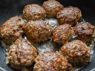 Buletten aus Rind- und Schweinefleisch