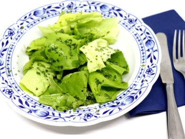 Grüner Salat mit Essig
