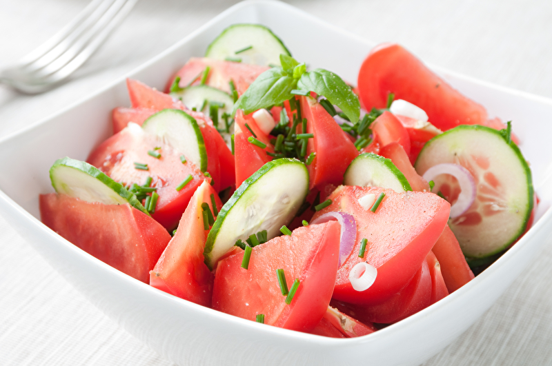 Salat aus Tomaten und Gurken