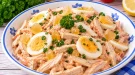 Cremiger Geflügelsalat mit Hühnerfleisch, Ei und Ingwer.