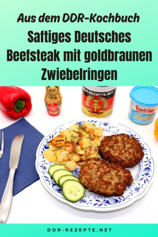 Saftiges Deutsches Beefsteak mit goldbraunen Zwiebelringen