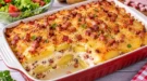 Kartoffel-Quark-Auflauf mit Speck und goldbrauner Käsekruste.
