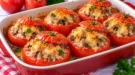 Überbackene Tomaten mit warmer Füllung aus Fleisch, Reis, Pilzen und Zwiebeln.