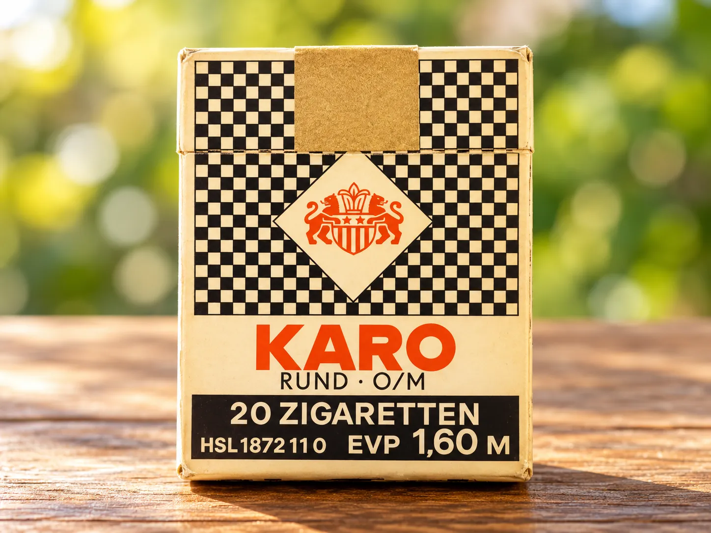 Historische Karo Zigarettenschachtel aus der DDR mit 20 Zigaretten und EVP 1,60 Mark
